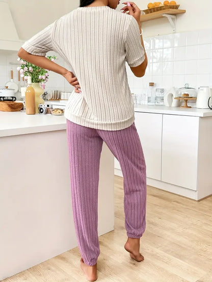 Pyjama à Cœurs Femme – Haut Col Rond et Pantalon Long