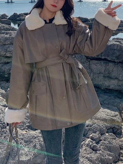 Blouson femme noir en simili cuir à col fourrure et ceinture