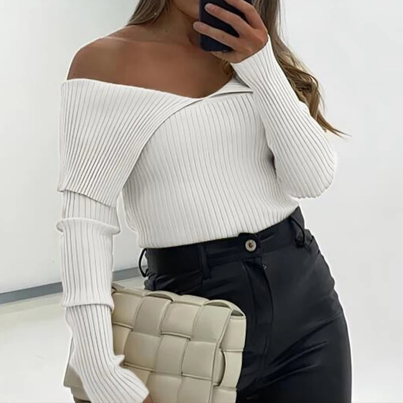 Pull femme à manches longues et encolure dégagée