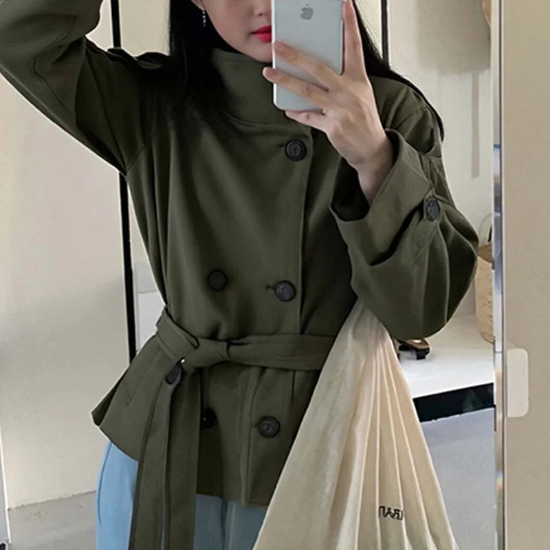 Veste avec ceinture à la taille et épaulettes pour femmes