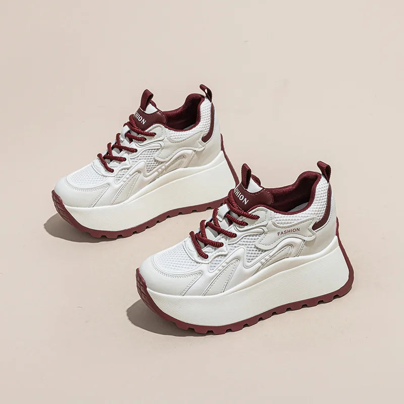 Baskets compensée en cuir synthétique pour femmes