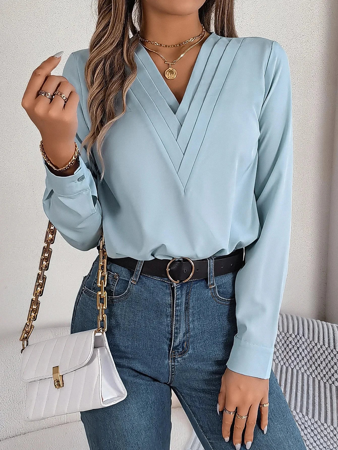 Chemise élégante à manches longues et col en V pour femmes