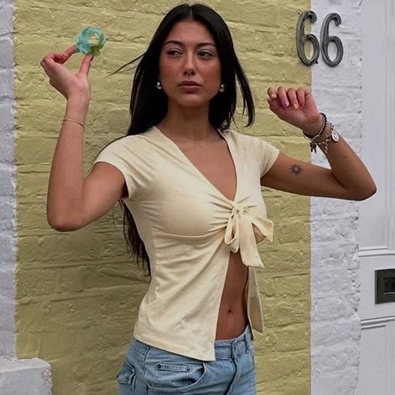 T-shirt sexy à lacets et fente pour femmes