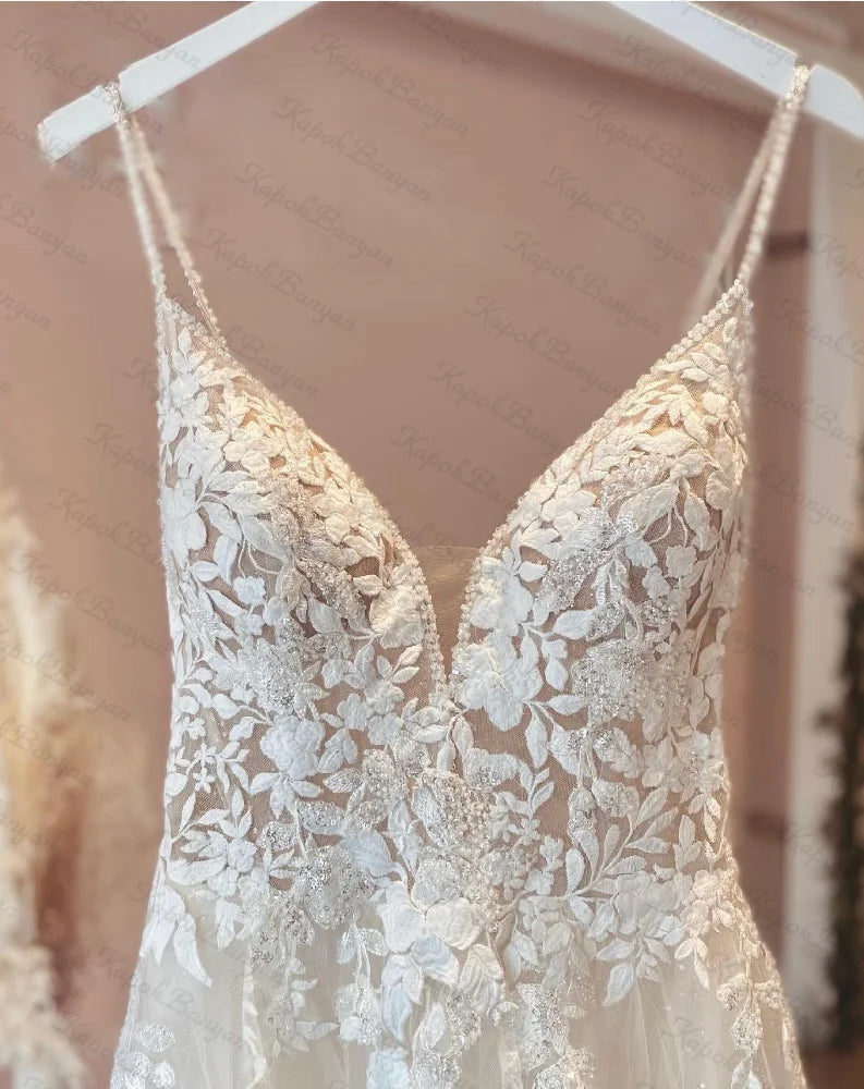 Robe de mariée vintage en dentelle à fines bretelles et col en V pour femmes