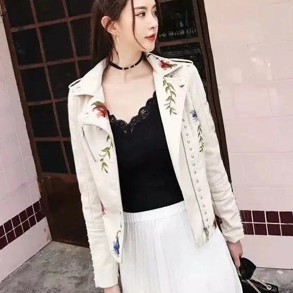 Veste Similicuir Femme – Broderies Florales et Rivets