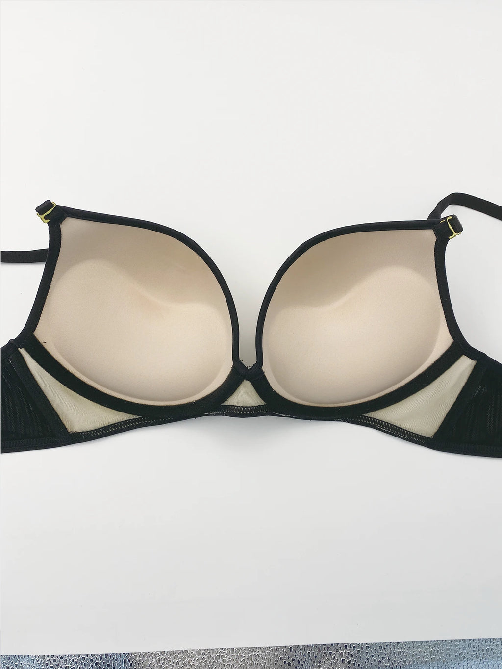 Soutien-gorge sexy anti-épaississement à décolleté en V profond avec armatures pour femmes