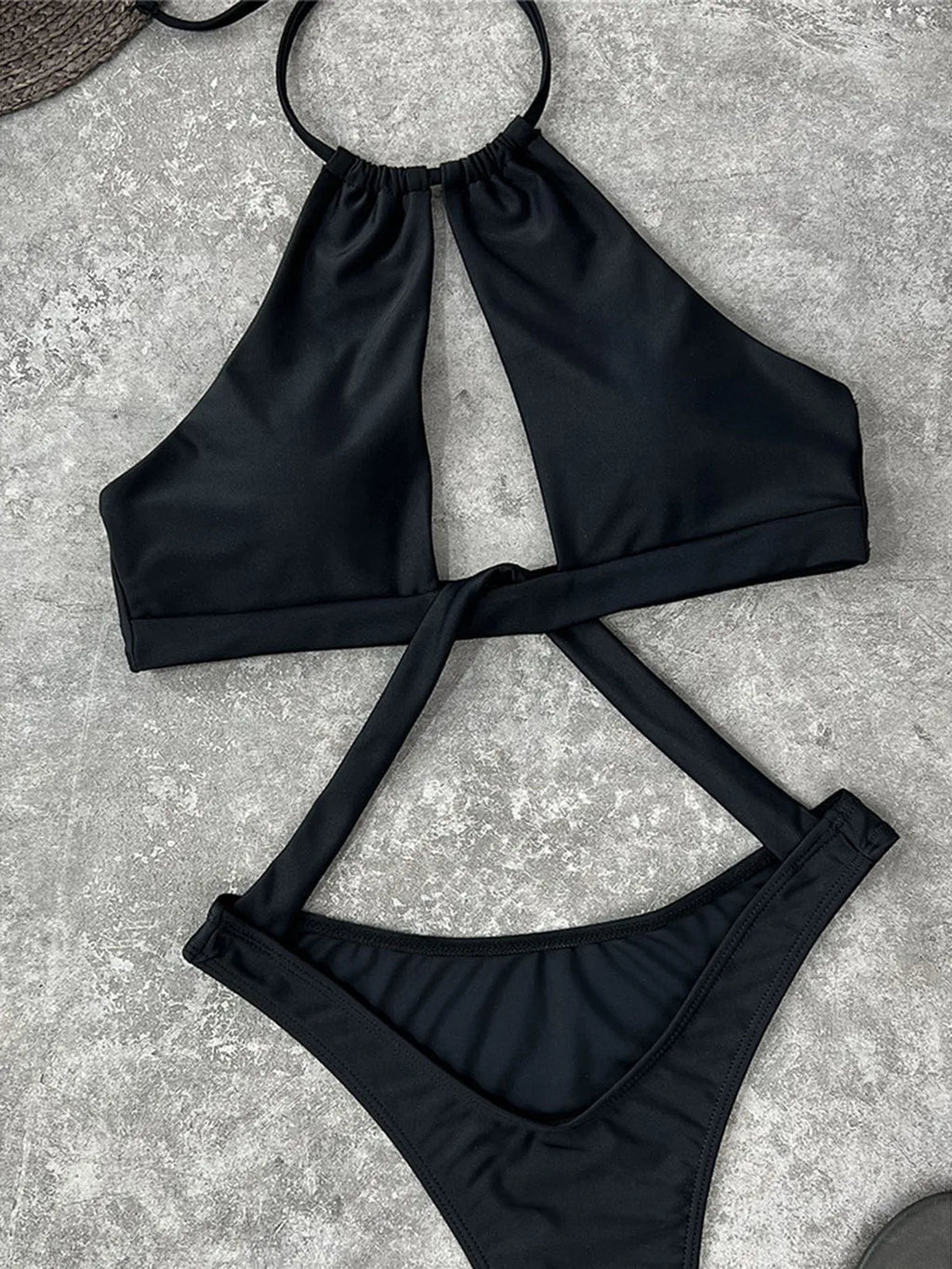 Maillot de bain une pièce monokini sexy à découpes et dos nu pour femmes