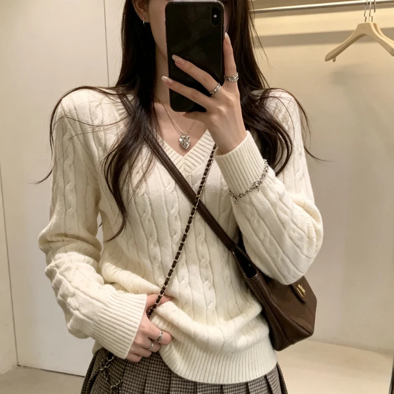 Pull Torsadé Femme – Maille et Col V
