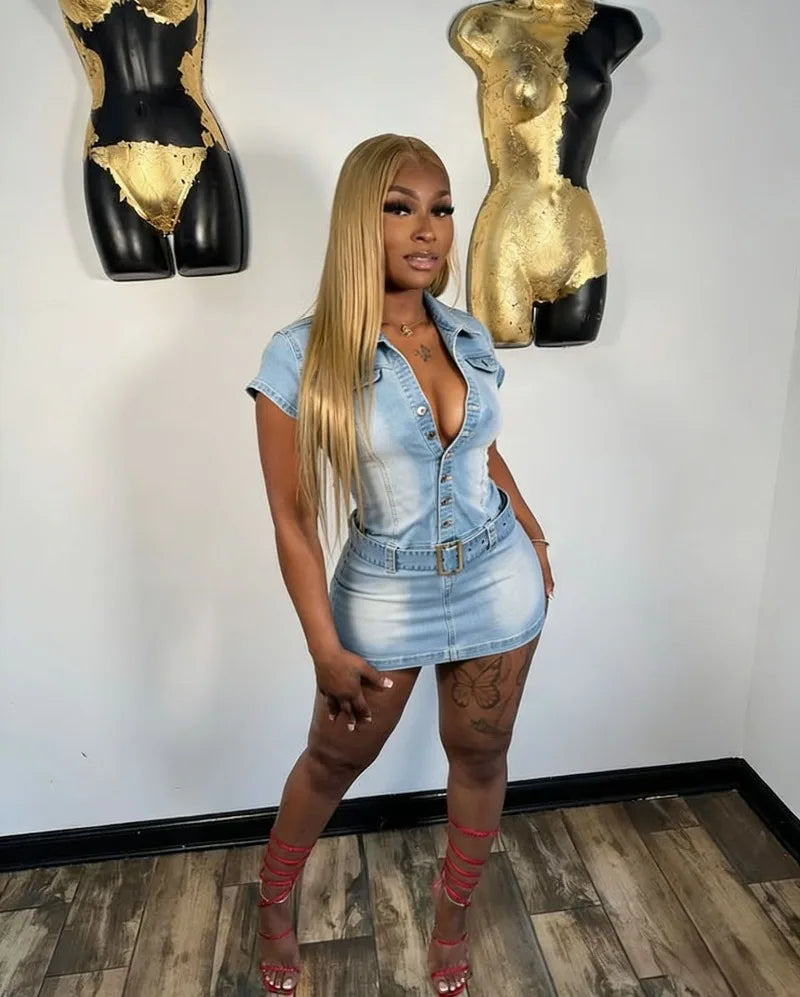 Robe mini moulante en jean extensible avec ceinture pour femmes