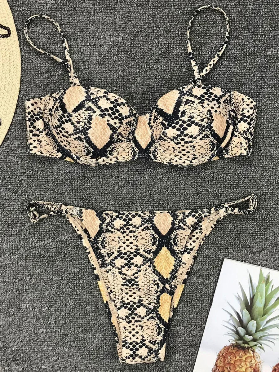 Maillot de bain deux pièces sexy imprimé serpent avec soutien-gorge à armatures et  micro string pour femmes