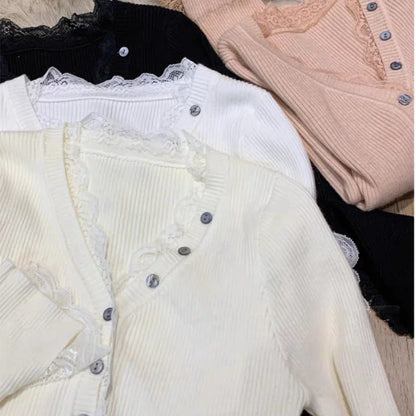 Pull Ajusté Femme – Col V et Empiècements en Dentelle