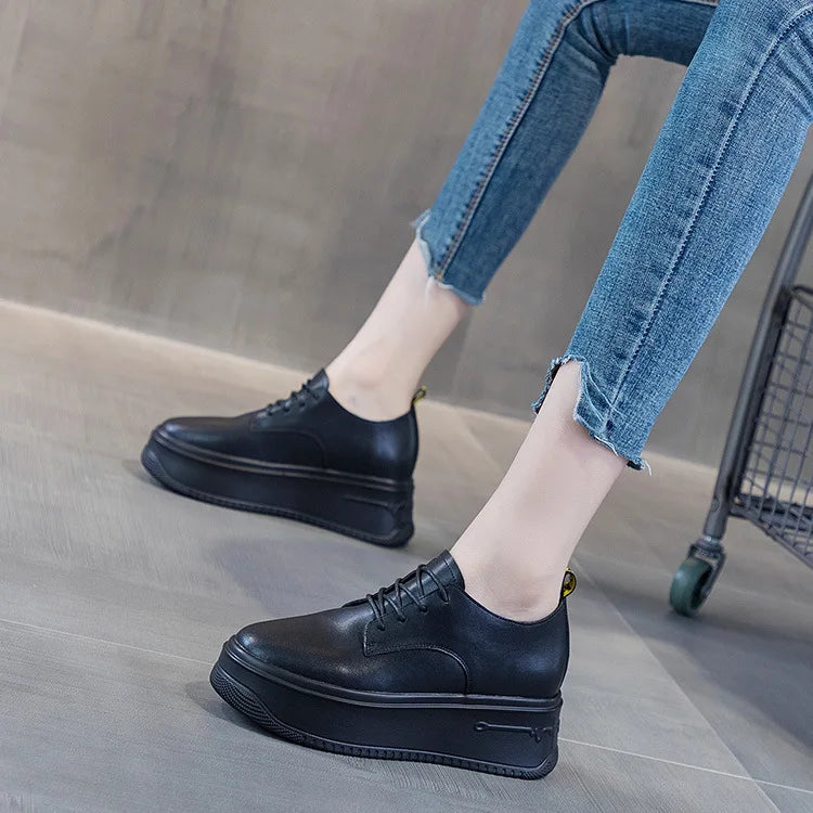 Baskets à semelle compensée en cuir véritable pour femmes