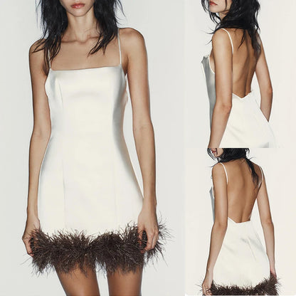 Mini-robe en satin avec détails en plumes pour femme