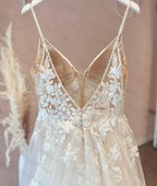 Robe de mariée vintage en dentelle à fines bretelles et col en V pour femmes