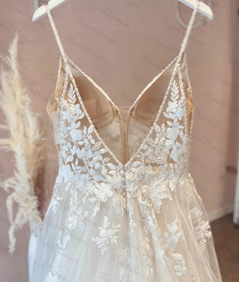 Robe de mariée vintage en dentelle à fines bretelles et col en V pour femmes