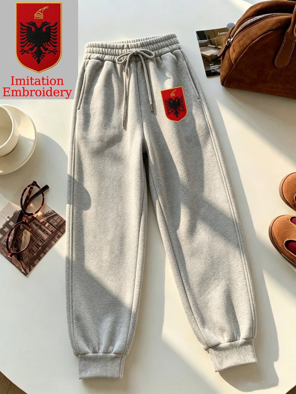 Pantalon de survêtement imprimé emblème albanais pour femmes