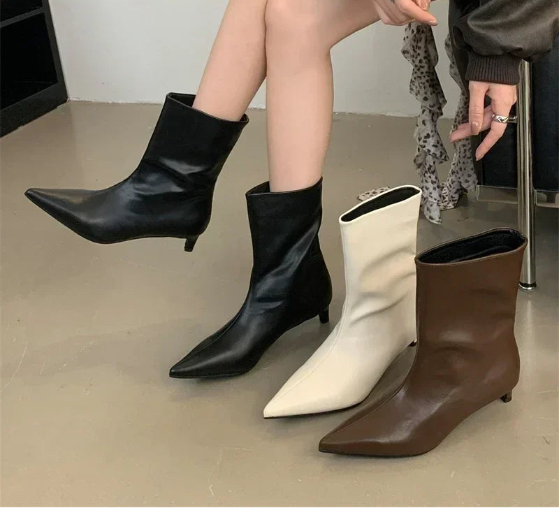 Bottine à bout pointu  mi-mollet pour femmes