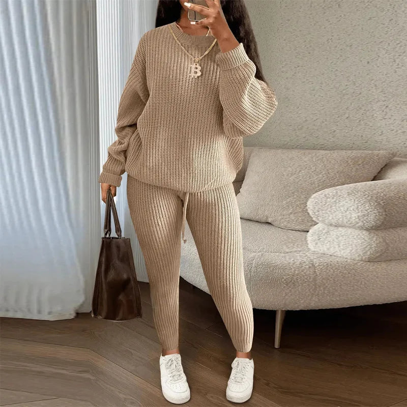 Ensemble deux pièces pull à manches longues col rond et pantalon moulant pour femmes