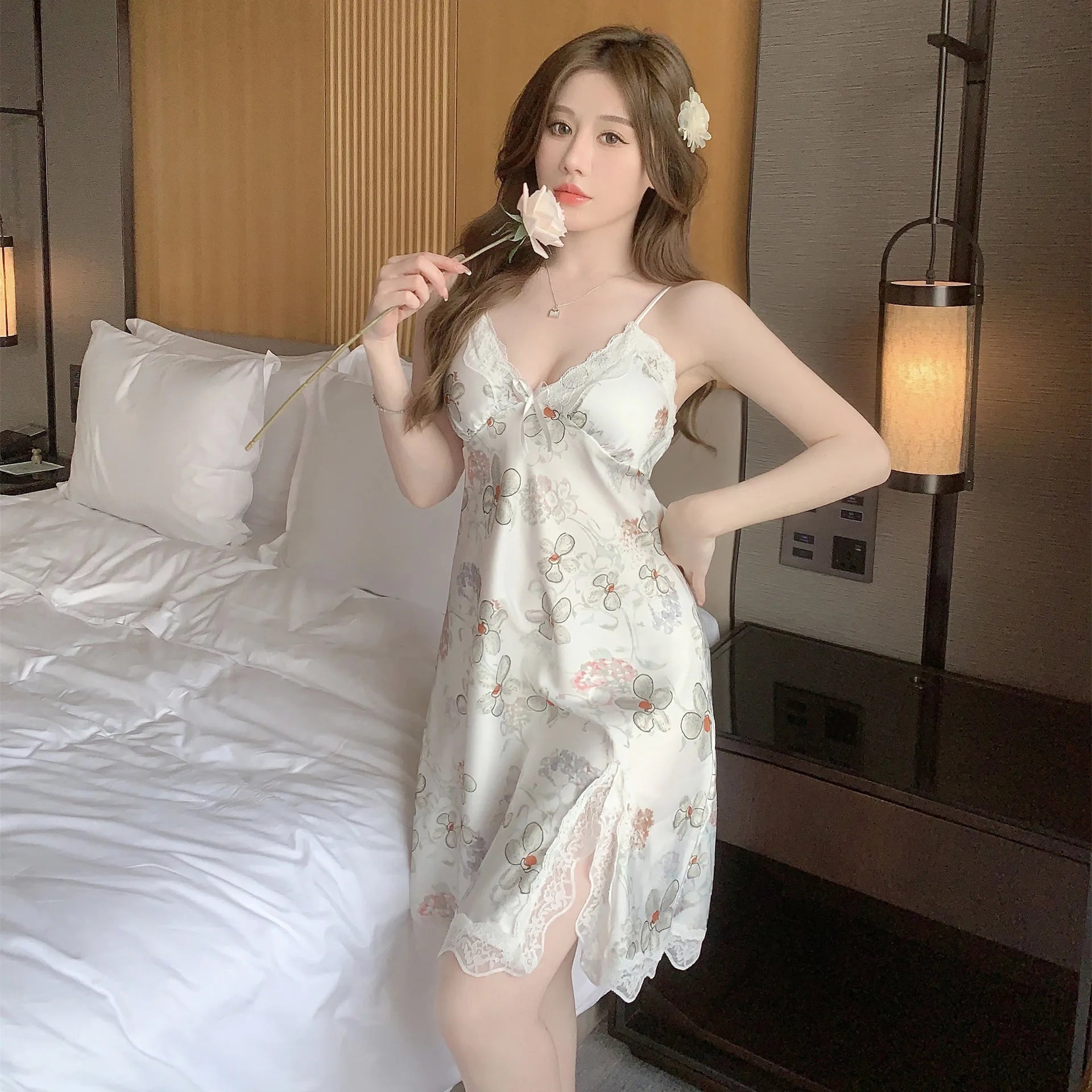 Chemise de nuit sexy à bretelles pour femmes
