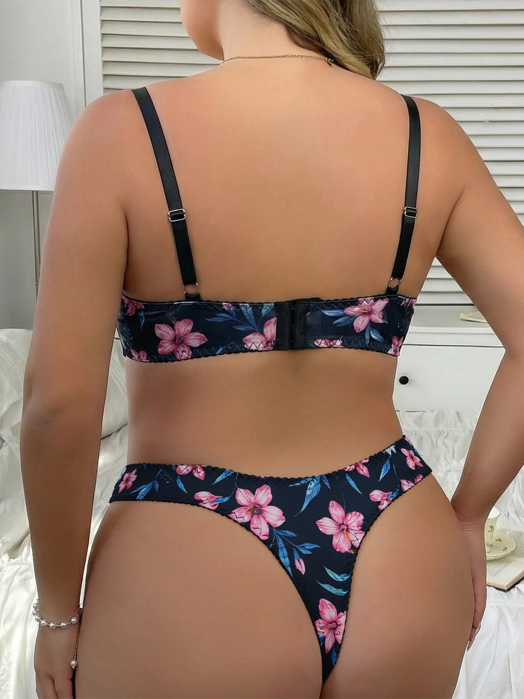 Ensemble de Lingerie Sexy grande taille soutien-gorge Push Up en dentelle fine et string pour femmes