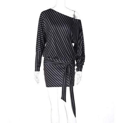 Robe fourreau femme rayée asymétrique à manche lanterne