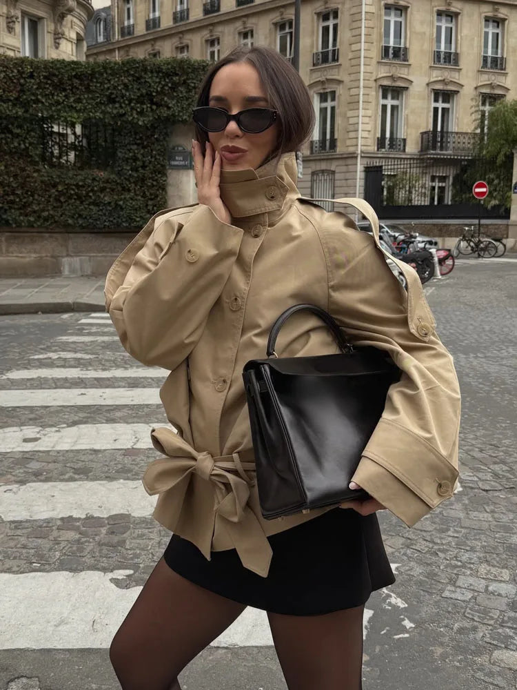 Veste coupe-vent courte à col montant pour femmes