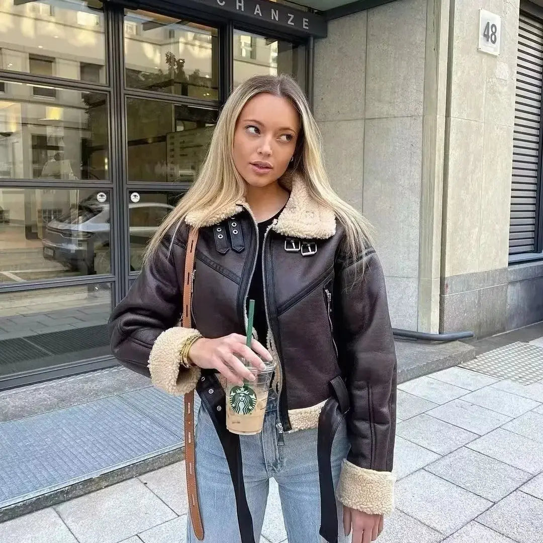 Veste courte en faux cuir d'agneau pour femmes