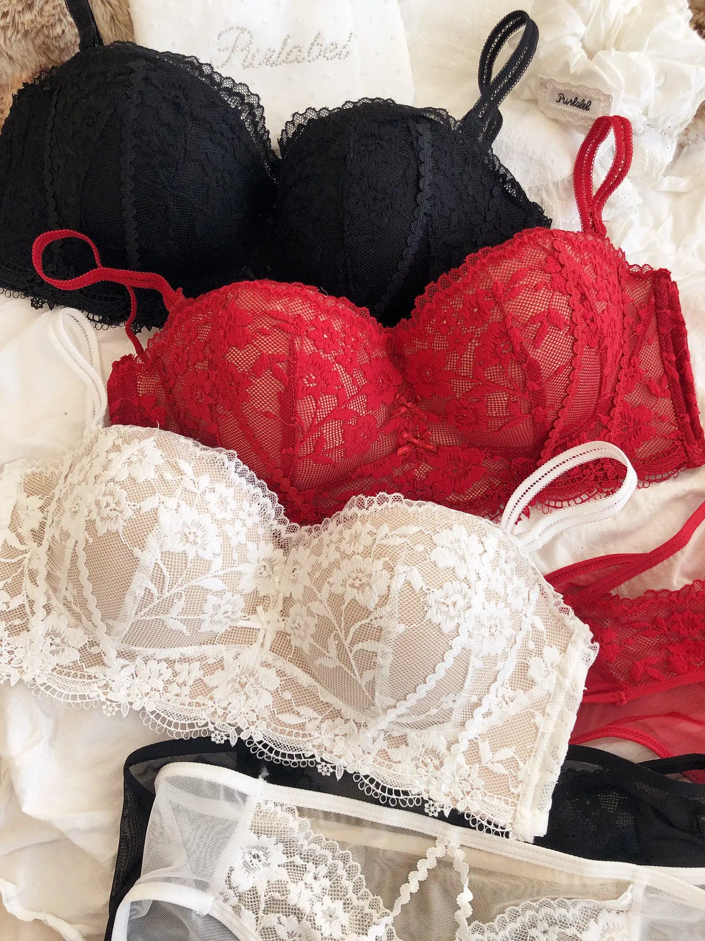 Ensemble soutien-gorge push-up confortable à bonnets épais et bretelles amovibles et culotte pour femmes