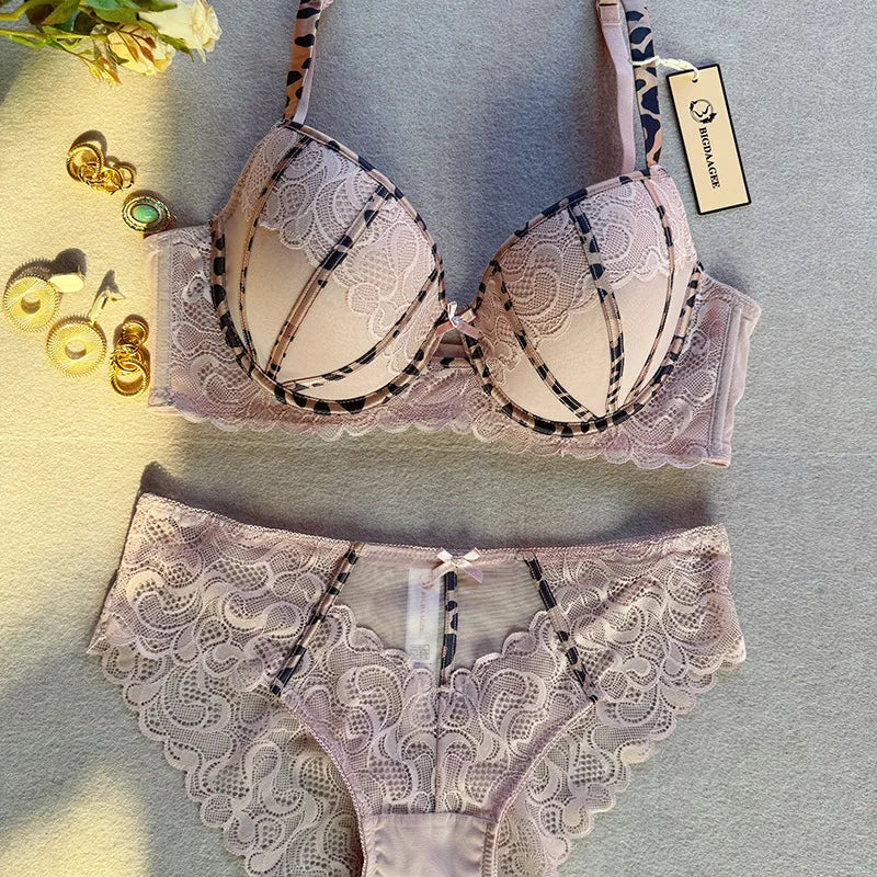 Ensemble soutien-gorge  et culotte en dentelle broderie pour femmes