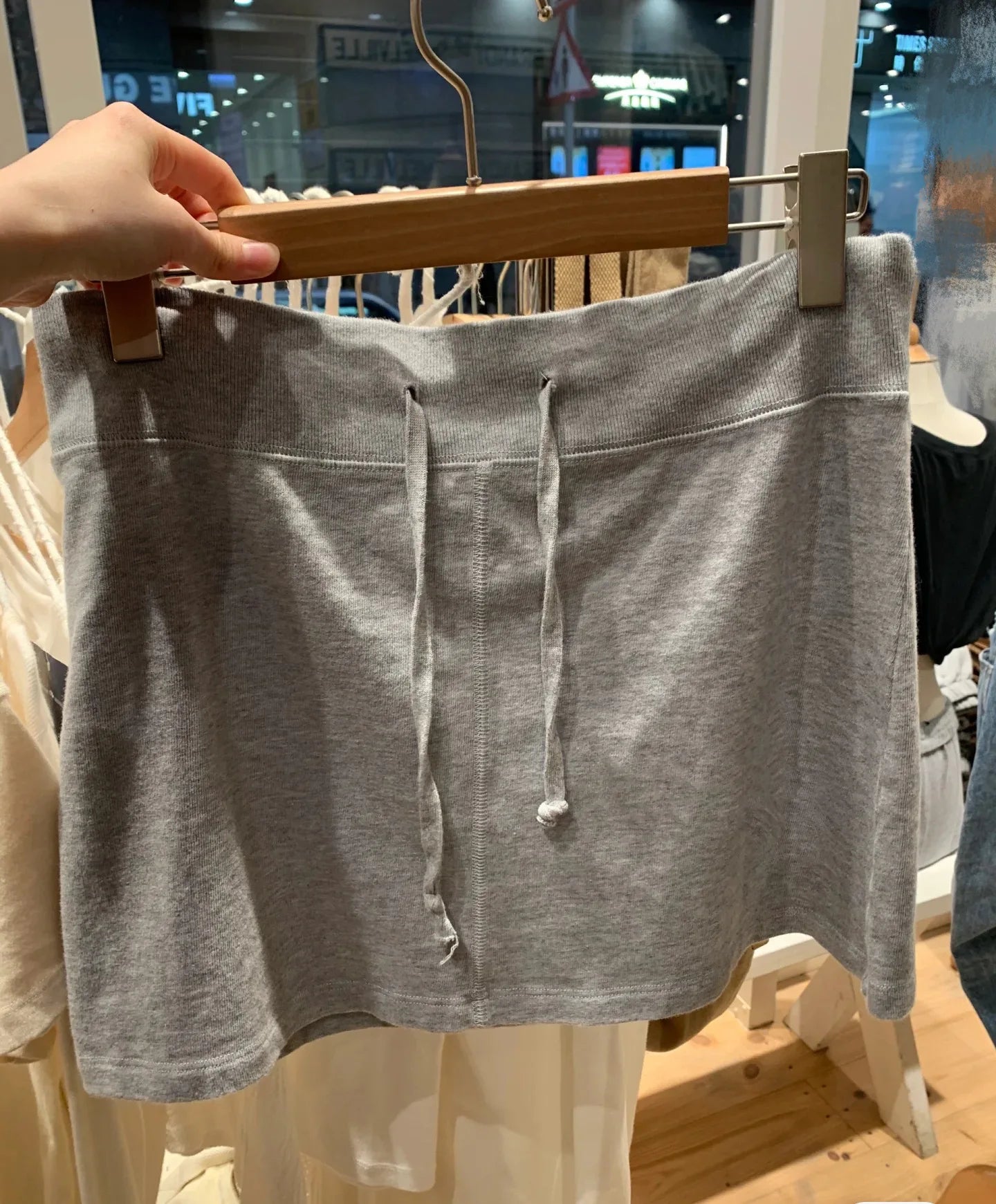 Mini jupe plissée blanche avec cordon de serrage pour femmes