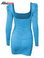 Robe moulante blanche à col carré et manches longues pour femmes