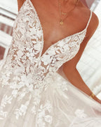 Robe de mariée vintage en dentelle à fines bretelles et col en V pour femmes
