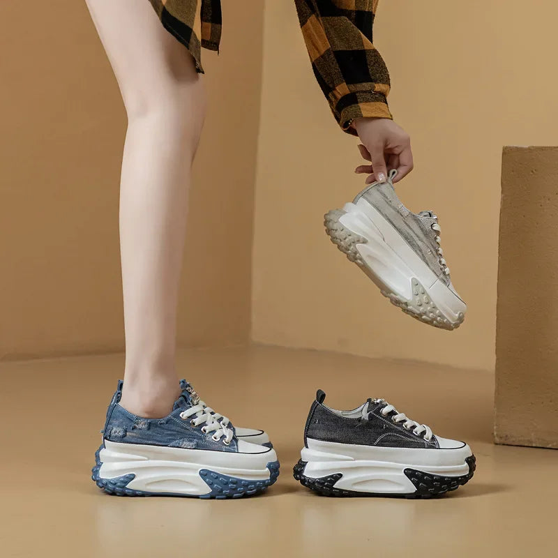 Baskets à semelle compensée en jean pour femmes