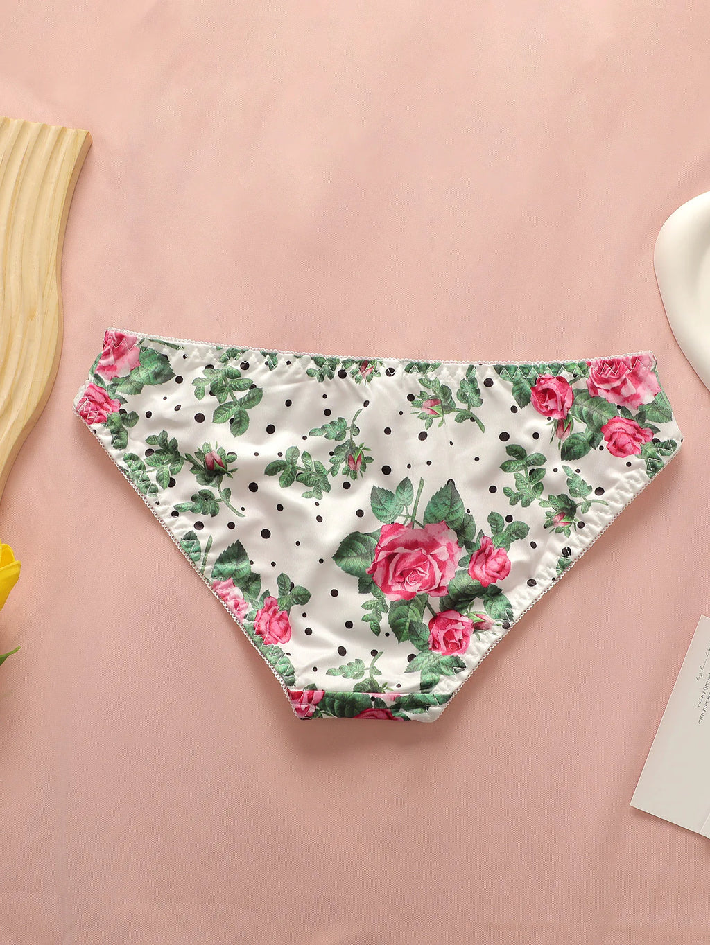 Ensemble de sous-vêtements soutien-gorge sexy à fleurs brodées pour femmes