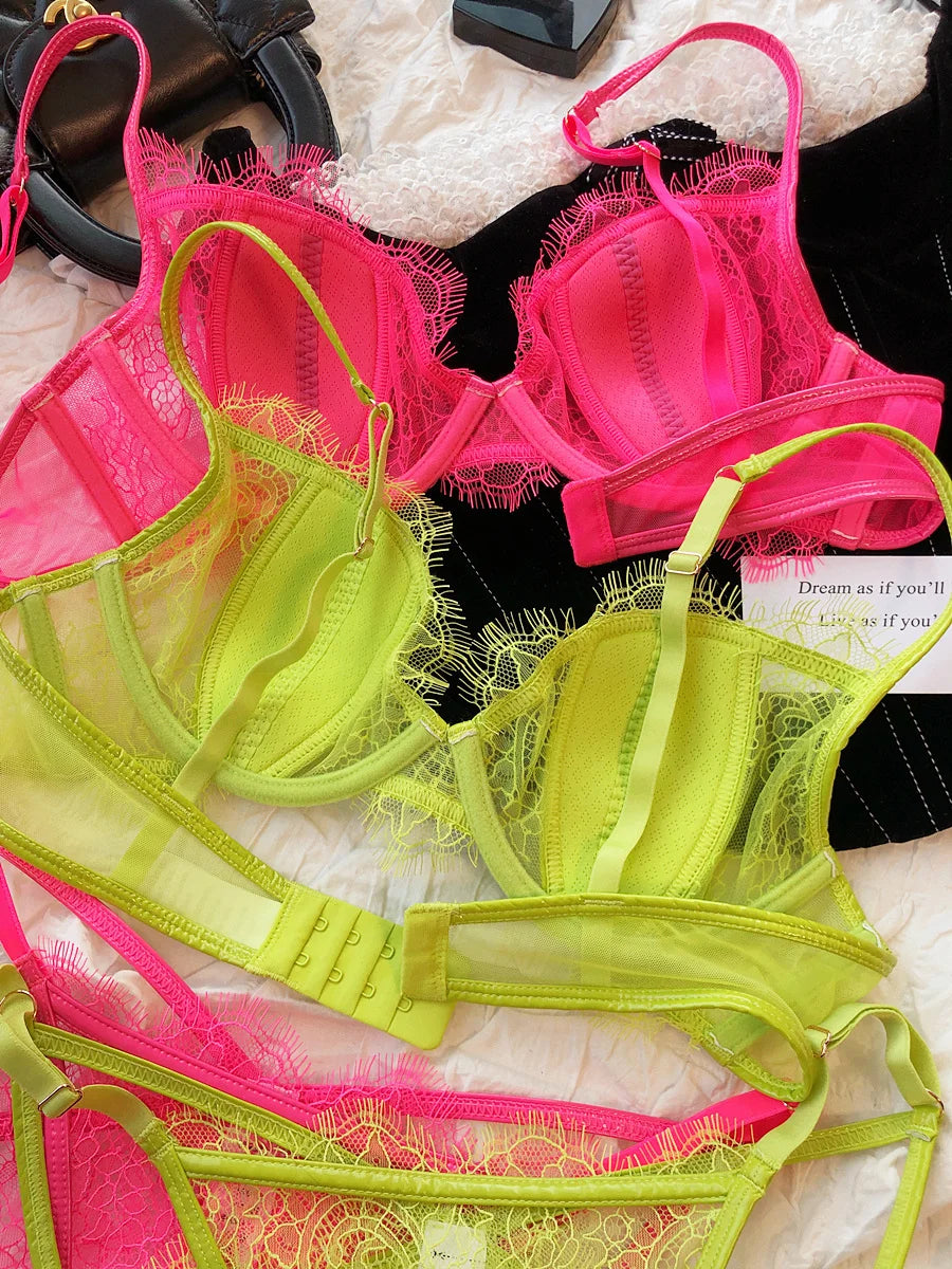 Ensemble soutien-gorge sexy à bonnets fins et culotte ajourée pour femmes