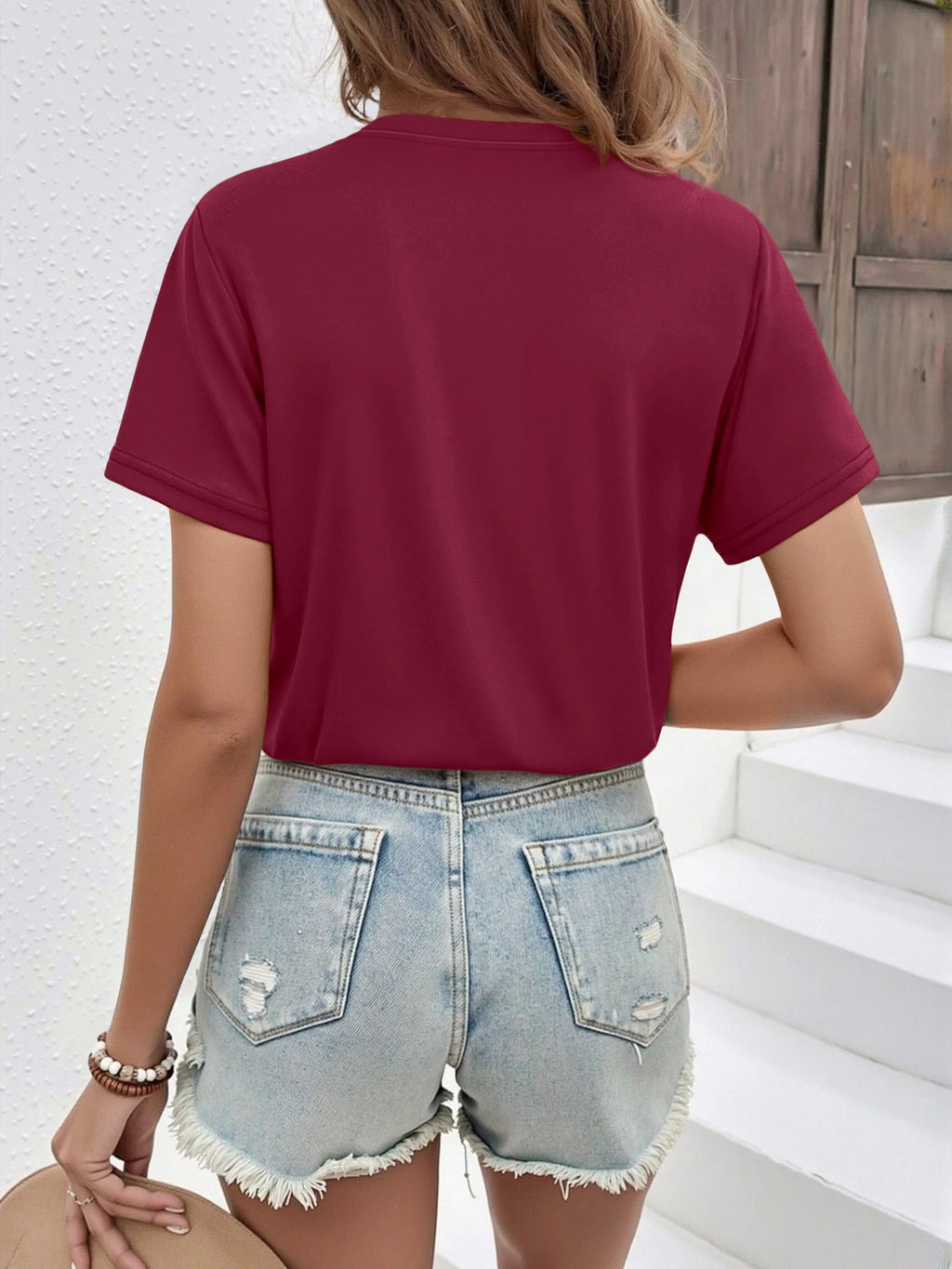 T-shirt à manches courtes et col en V pour femmes