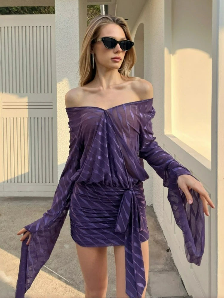 Robe courte à col en V et manches longues pour femmes