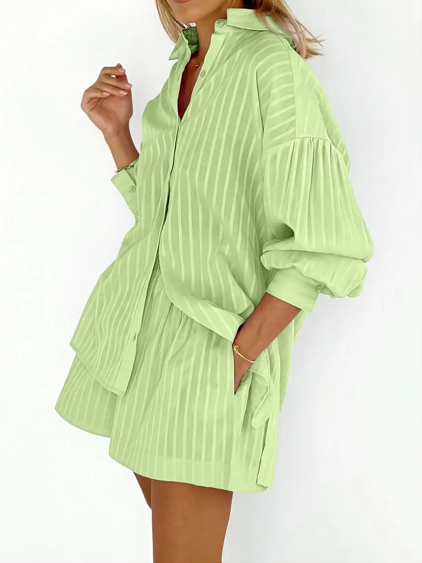 Ensemble deux pièces en coton composé d'un short et d'une chemise à manches longues rayée pour femmes