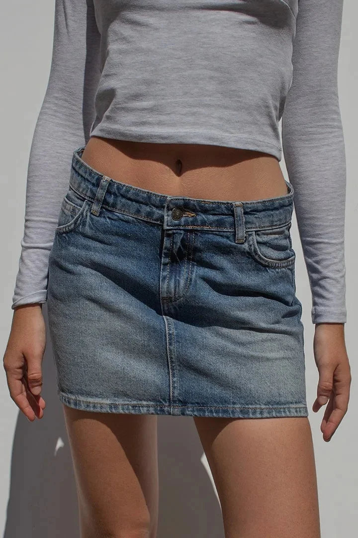 Jupe courte en jean délavé pour femmes