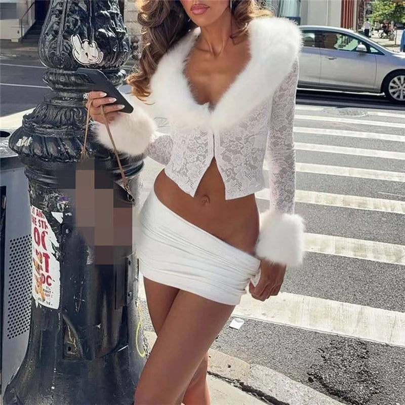 Ensemble deux pièces haut en dentelle patchwork à agrafes et mini-jupe froncée pour femmes