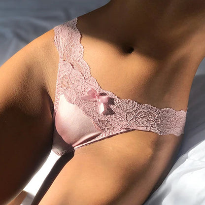 Culotte Dentelle Satinée Femme – Taille Basse et Transparence
