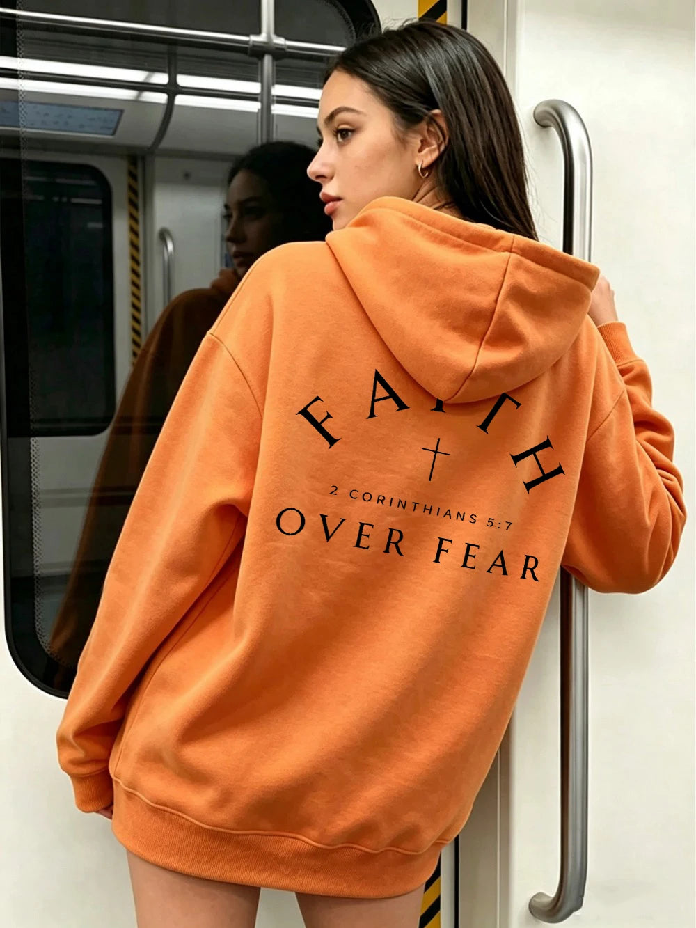 Sweat à capuche imprimé Faith Over Fear pour femmes