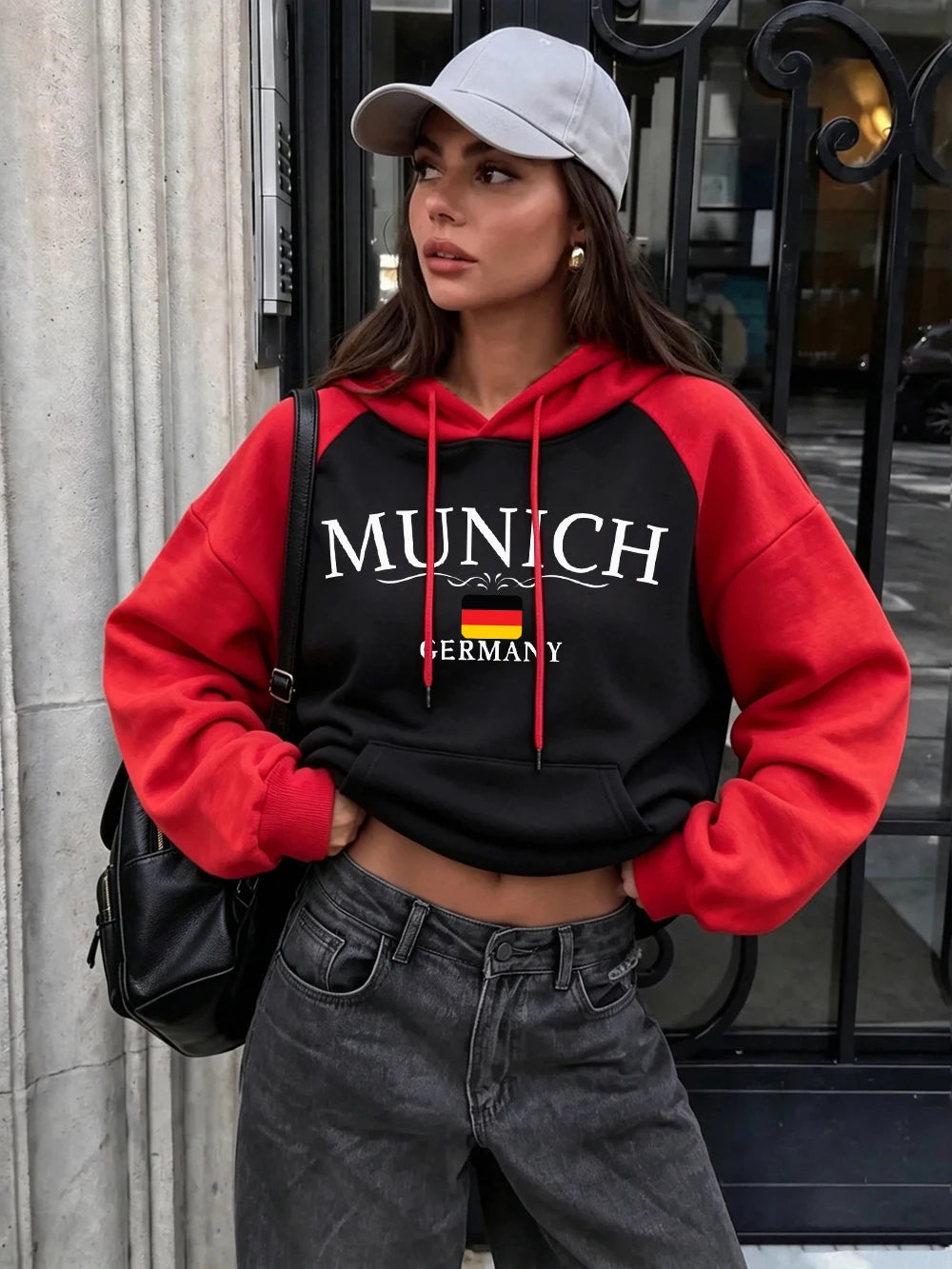 Sweat à Capuche Raglan Femme – Imprimé Munich