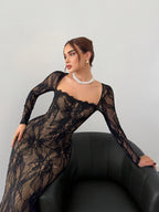 Robe longue élégante en dentelle avec col carré pour femmes