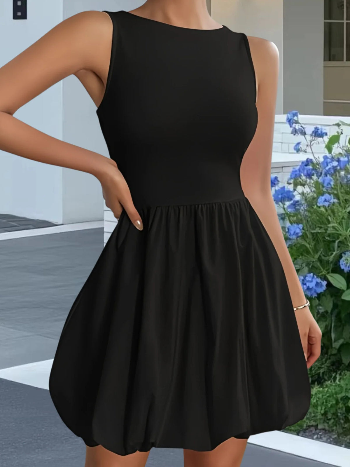 Robe Courte Femme – Col Rond et Sans Manches
