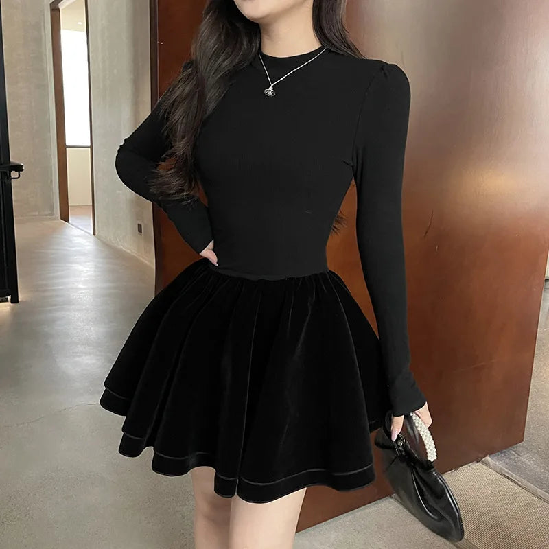 Robe courte femme en velours noir à col carré et tour de cou
