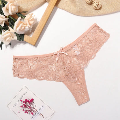 String Femme – Dentelle Délicate