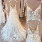Robe de mariée vintage en dentelle à fines bretelles et col en V pour femmes