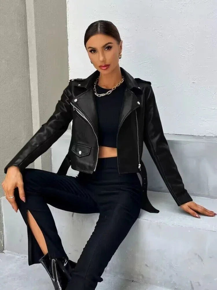 Veste en cuir noir à revers court pour femmes
