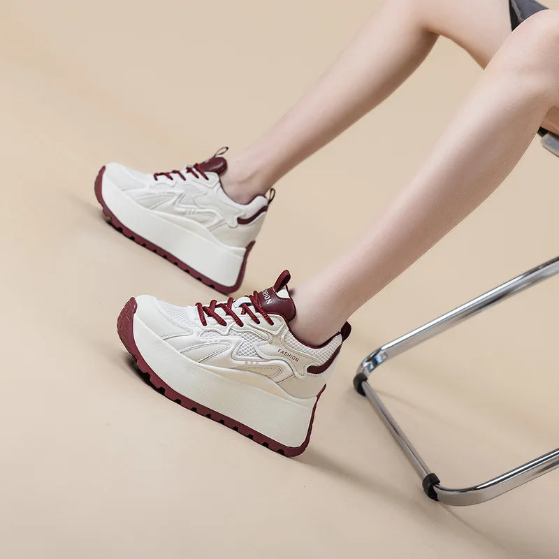 Baskets compensée en cuir synthétique pour femmes